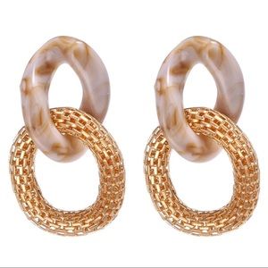 Trendy Earrings White & Gold